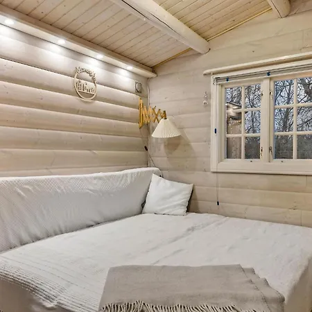 Holiday home Stunning In Hyllinge With Wifi *