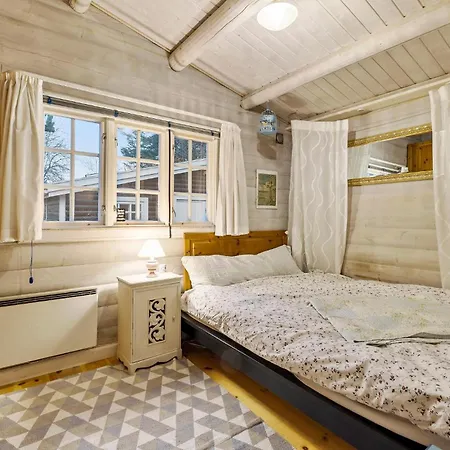 Holiday home Stunning In Hyllinge With Wifi *
