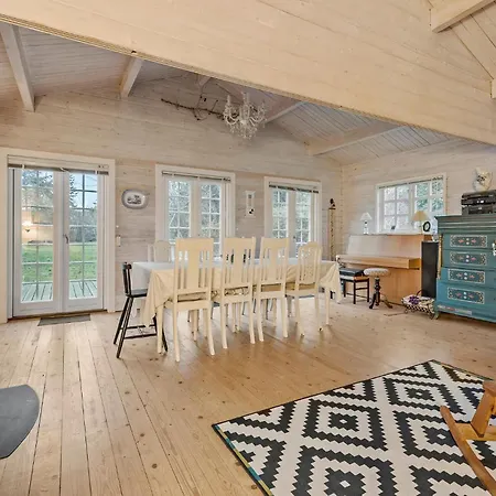 Holiday home Stunning In Hyllinge With Wifi *